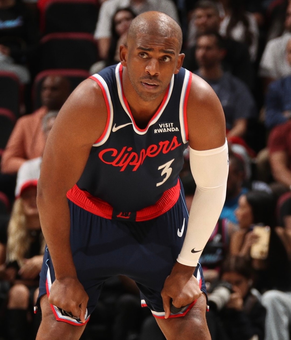 据说，快船裁掉保罗的原因就是快船一直输球，保罗想召集大家一起开个会总结总结。结果