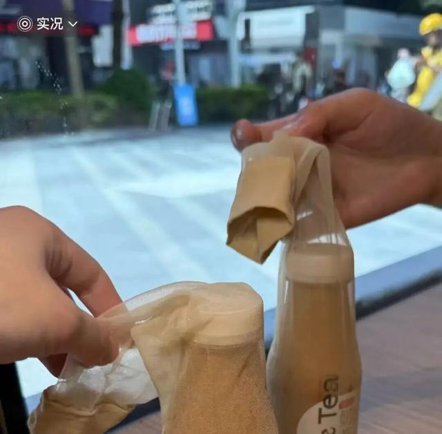 深圳奶茶瓶套真丝袜引热议！店家回应：送的！制作绝不用，销量还爆了近日，深圳