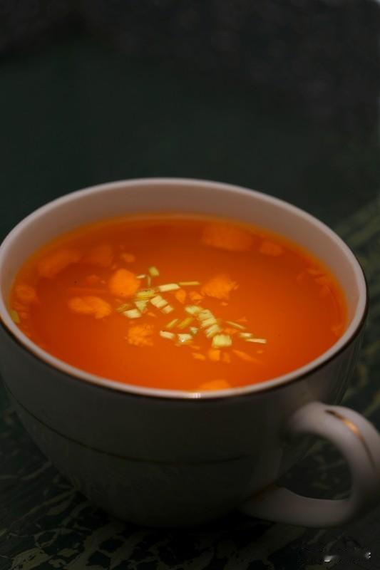 给一岁多宝宝做辅食，我可有不少心得。像南瓜粥就很不错，南瓜富含碳水、维生素和矿物