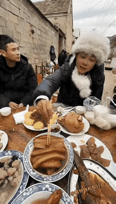 最讨厌别人翻菜既不卫生也不礼貌在人多的时候显得一点素质都没有[墨镜]