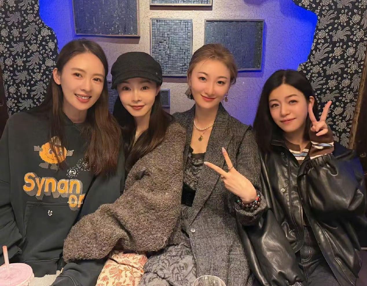 陈妍希晒乌镇戏剧节的一些快乐碎片，看起来真的好快乐！说实话，在乌镇戏剧节那里