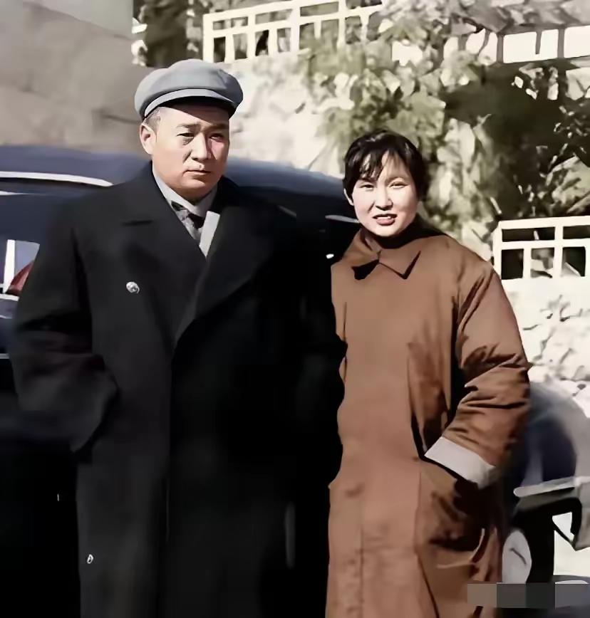 🔻五十年毛岸青因为身体不好，长期在大连疗养休养，妹妹李敏特意赶来大连看望哥哥，