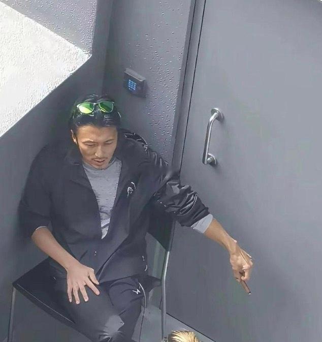这照片，估计谢霆锋出再多钱也想删除吧