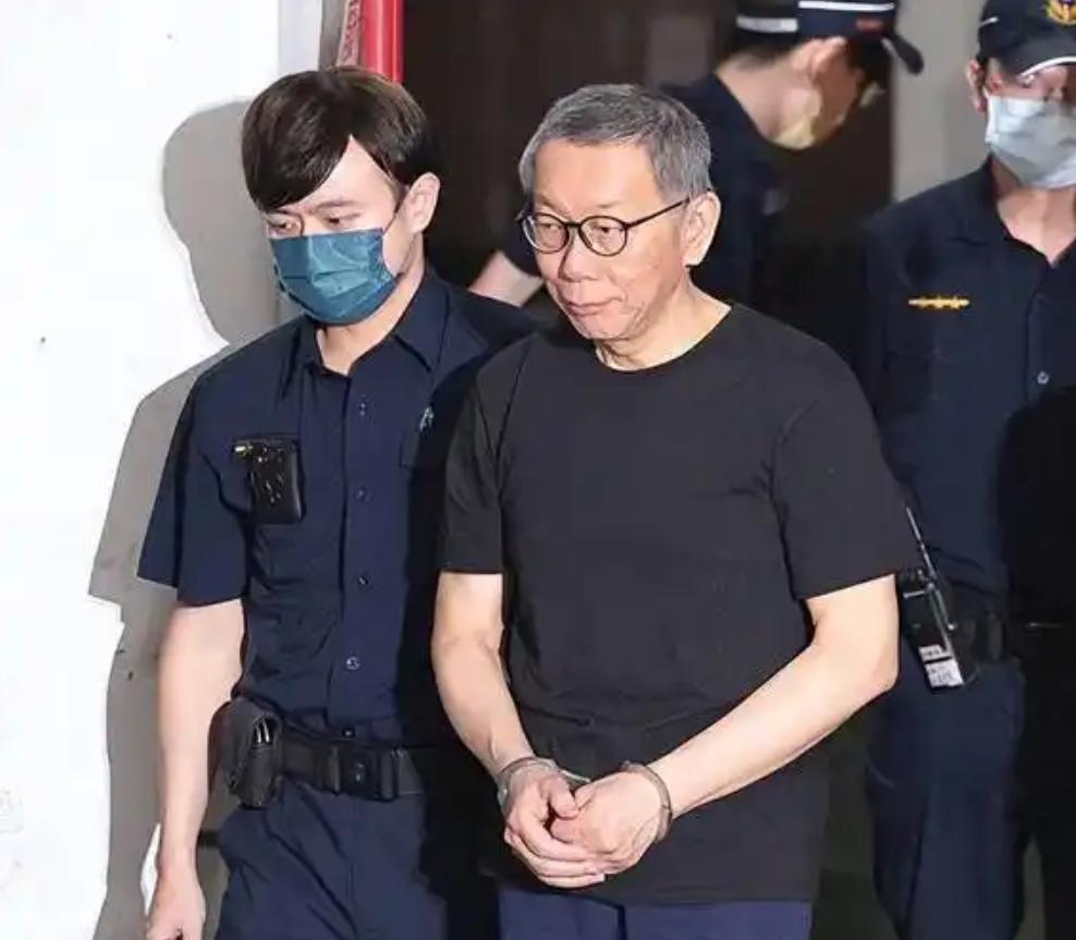 就在刚刚，台湾民众党前主席突然宣布，1月3日，台湾民众党前主席柯文哲宣布，担