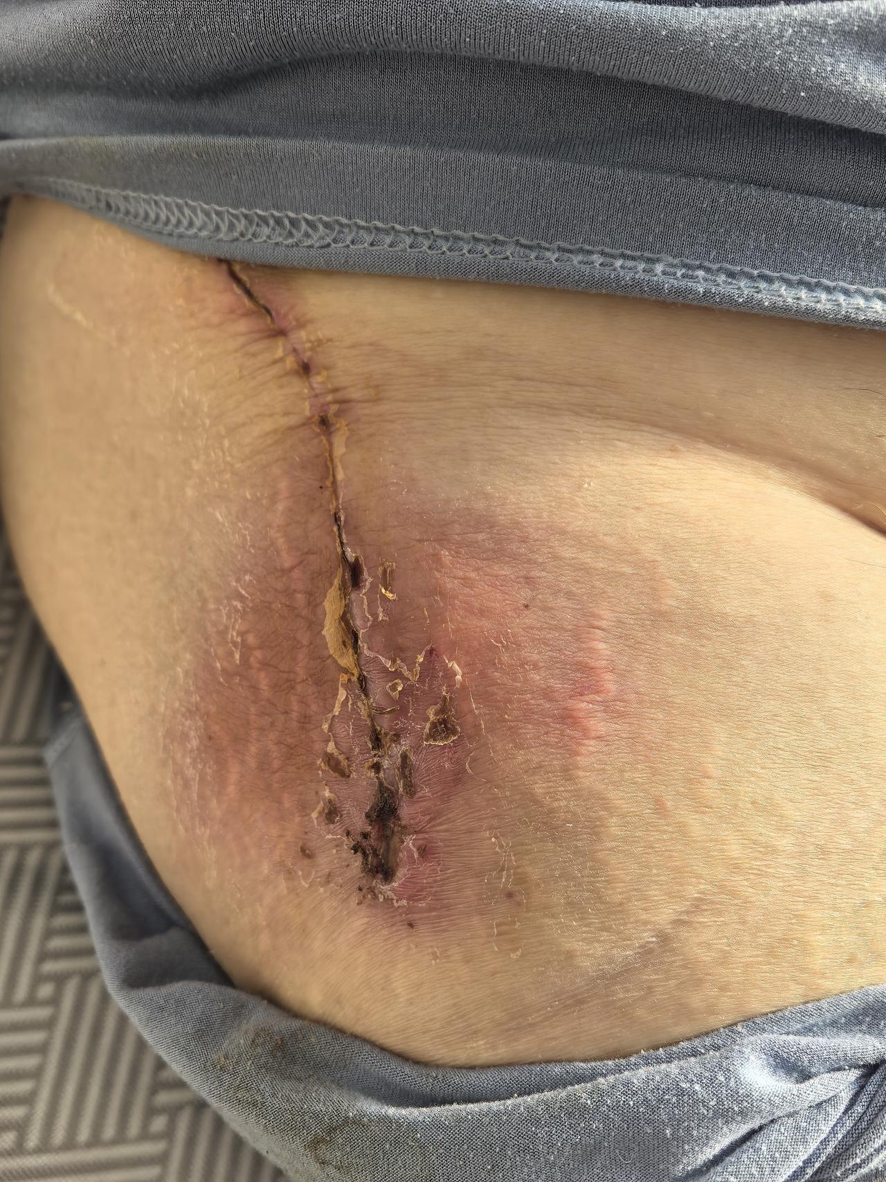 今天休息，和老公说包饺子。说到给我爸送饺子他就不乐意了。但是说归说，做归做。