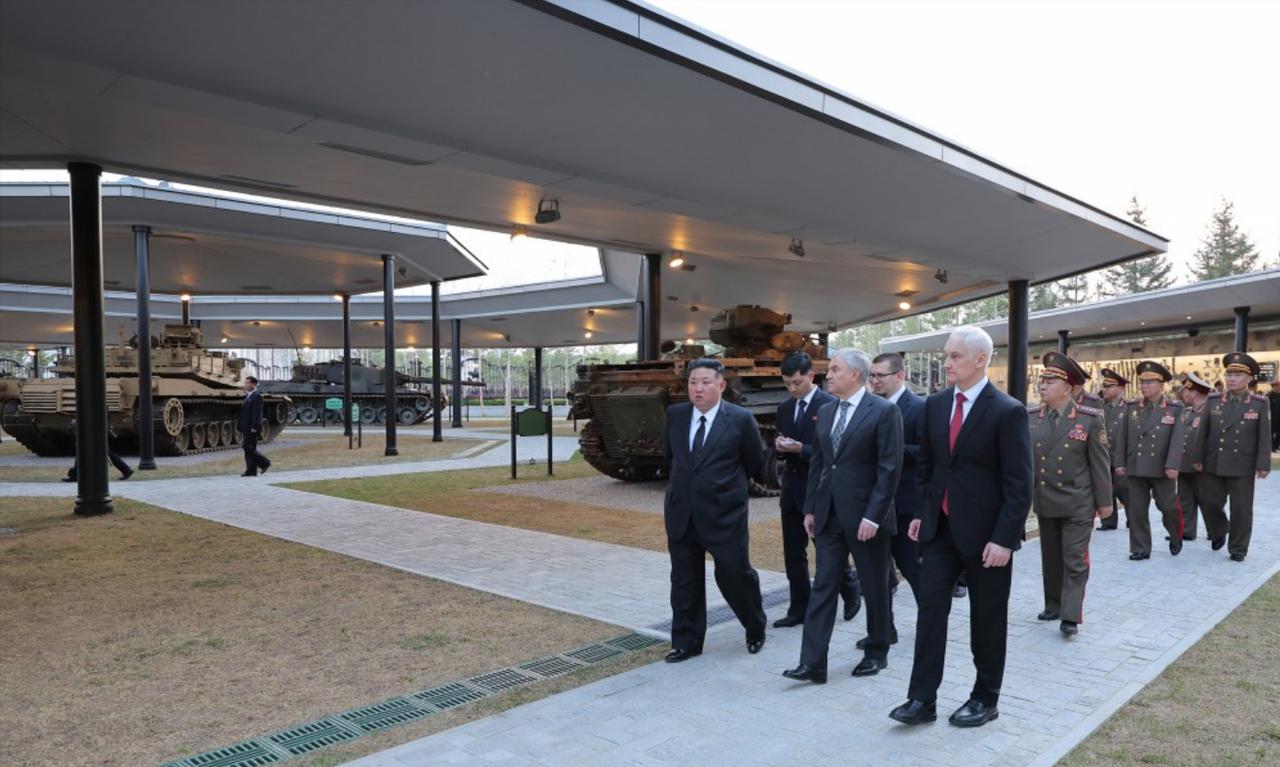 没白帮助俄罗斯，朝鲜展示缴获美国M1坦克，获得西方先进军事技术。4月27日，