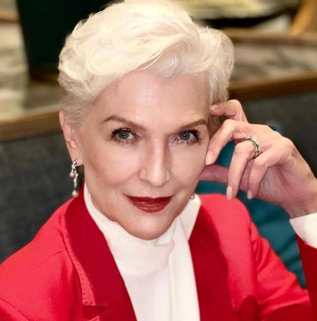 马斯克母亲夸中国基建，马斯克回应True，76岁频来华引热议突然一条动态刷屏