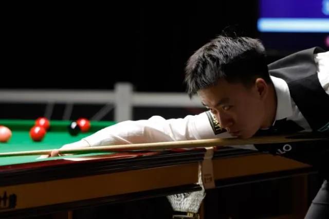 刚刚结束了一场斯诺克中巡赛德昌站1/8决赛，世界排名第78位的江俊，发挥出色，4
