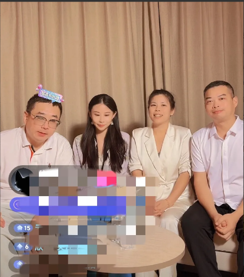 四宝开播了，看他们高兴的样子，今天的会应该不会差。今天四宝齐了，他们一起出