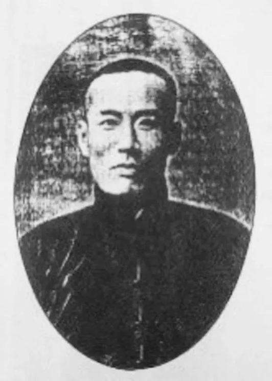 中国科学院院士，著名数学家。解析数论研究的奠基人之一，曾任山东大学校长，今天是他