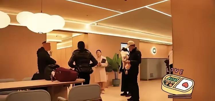 “凭啥不让带狗入住？”郑州一家汉庭酒店拒绝接待携带宠物狗的客人，硬是把四间已订好