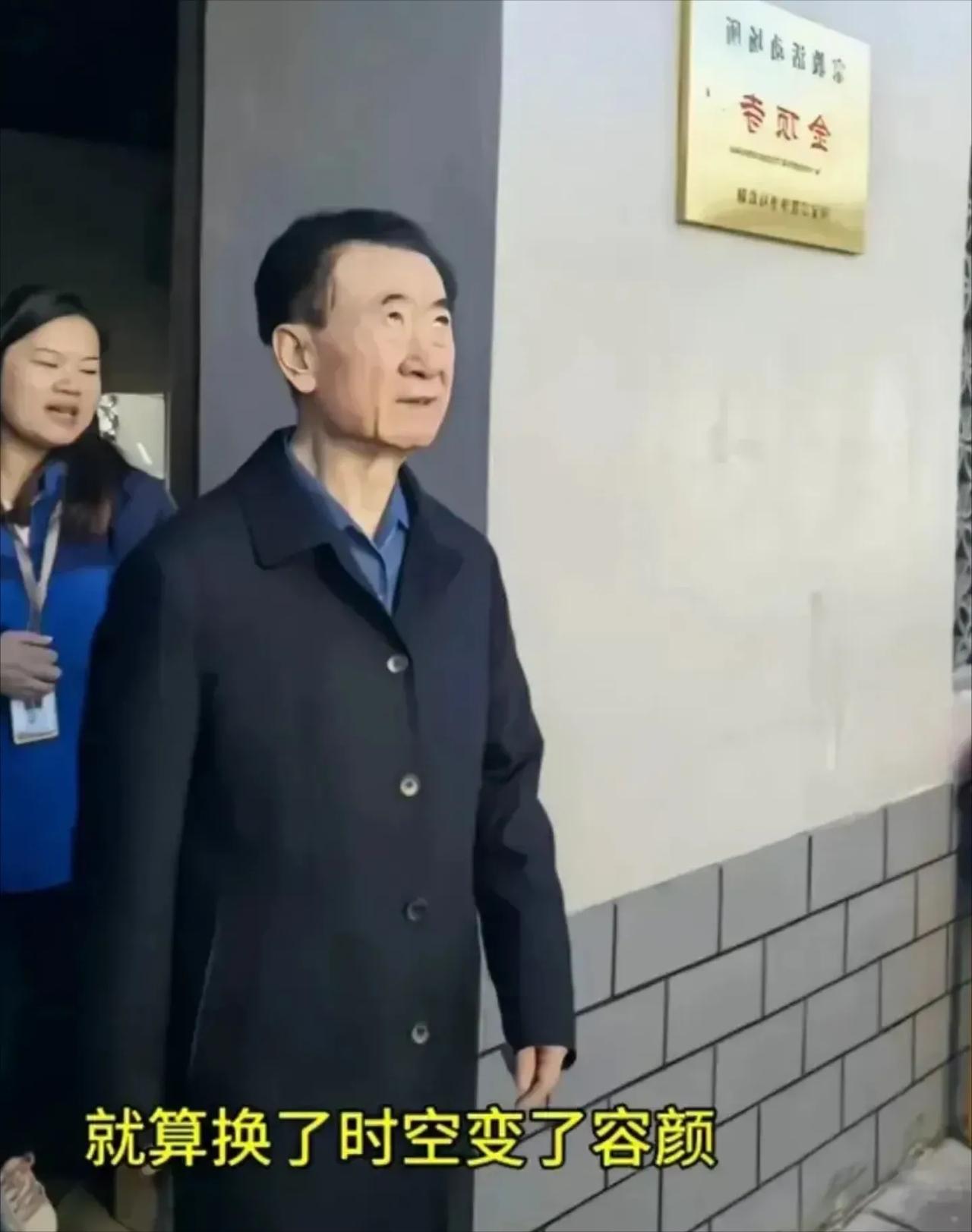 当王建林身形日益消瘦，为资金发愁时，王思聪做了一个决定。这位国民老公，甚至被称