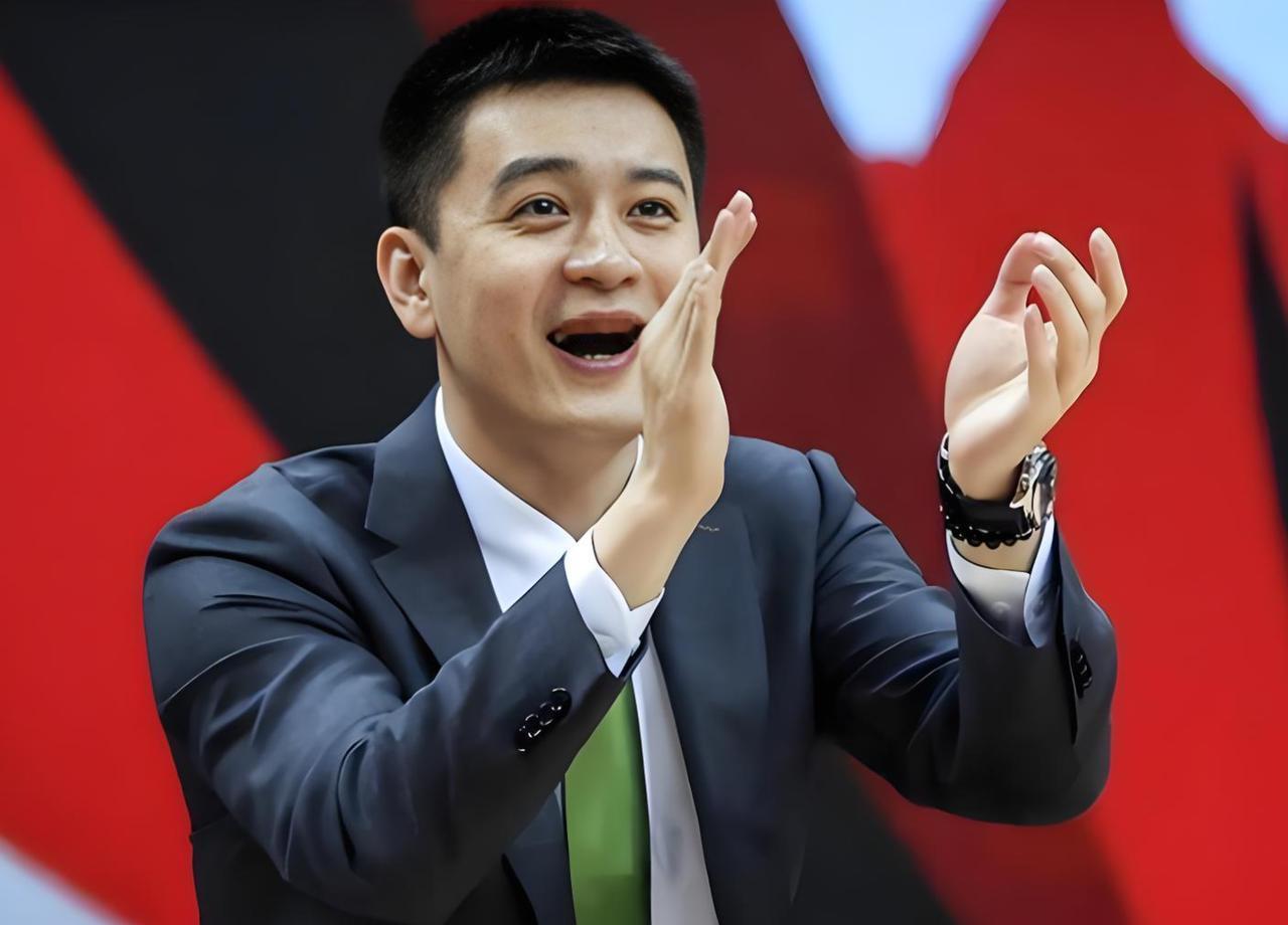 赢日本7分！杨鸣大赞中国男篮1人：连续三分球很关键，起到奇兵的作用2027年男