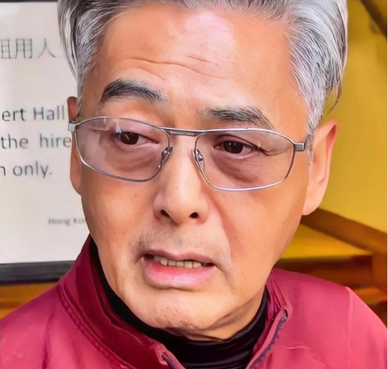 有点不理解，周发哥明明很有钱，为什么还要卖掉别墅?原来这不是他第一次卖房产了