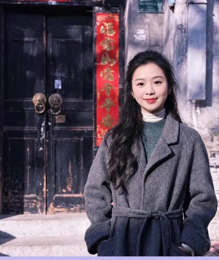 因为两根土豆条，33岁女摊主跳河轻生，留下两个孩子。看完她的“遗言”，心里很沉重