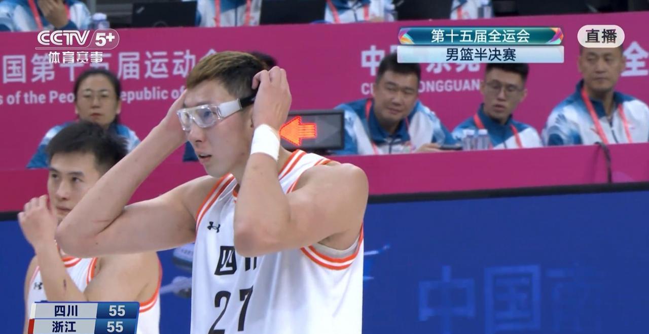 四川全运男篮超级中锋周琦真是强的不得了！在今天进行的四川全运男篮和浙江全运男篮的