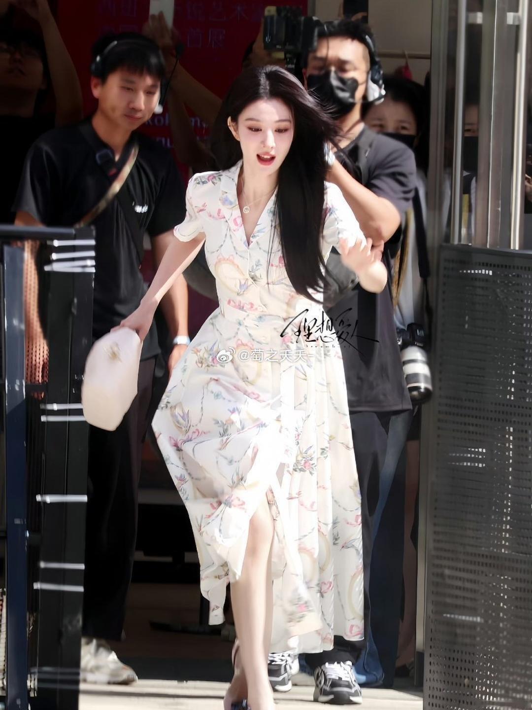 孟子义王楚然绊出神图，果然大美女随便一拍都是神图两大美女谁是你们的心头好？