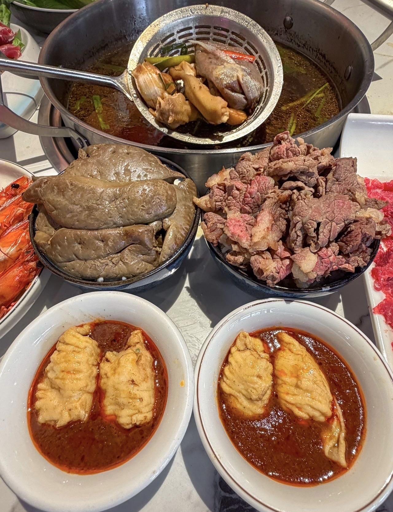 来广州不吃这个等于白来。。。📍广州滚八秒·潮汕卤水火锅·创新鸡炉(广州旗舰