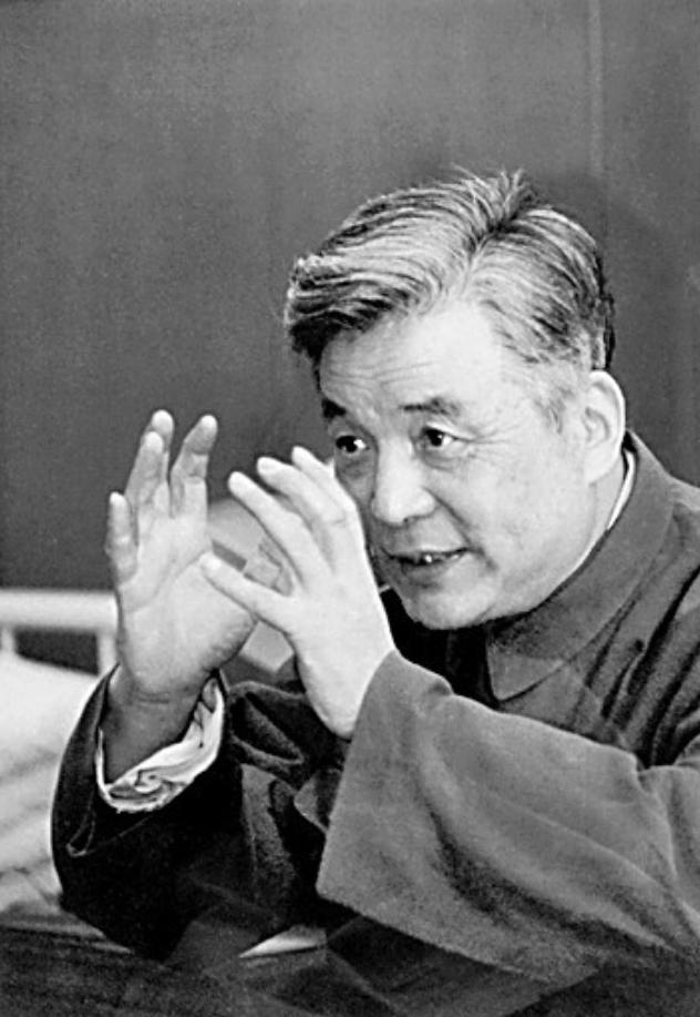 1986年，邓稼先在临终前提出想要在去看一眼天安门，可当他乘坐的轿车驶过天安门时