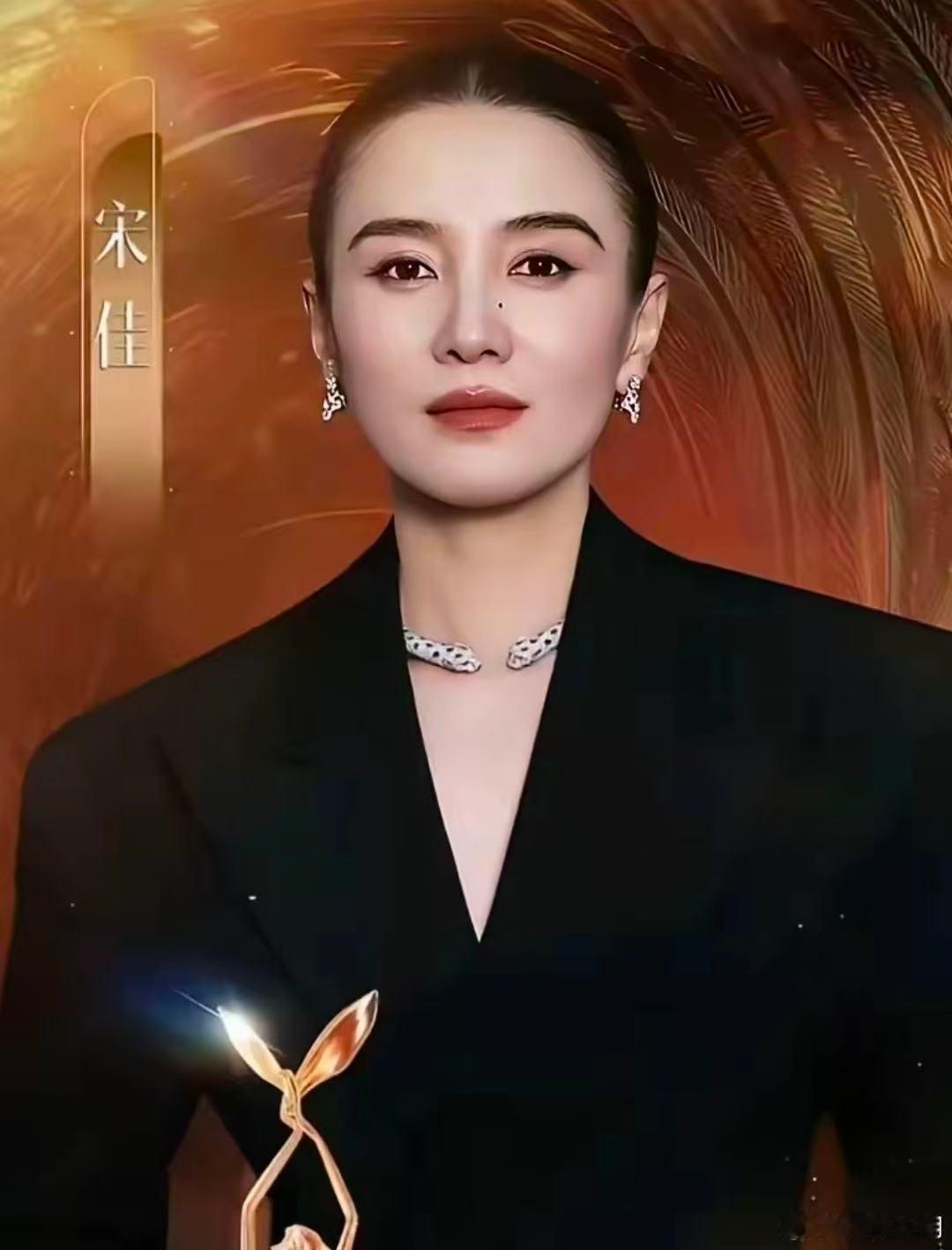 明眼人都能看得出来了为什么今年金鹰奖有那么大改革？其实原因很简单，金鹰奖就是为了洗“水鹰”的绰号。2