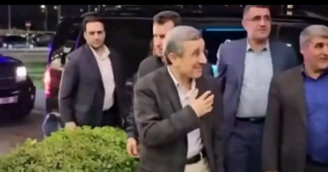 众所周知内贾德与哈梅内伊一直有隔膜，多年来被边缘化，按说早已脱离政界。但是2月2