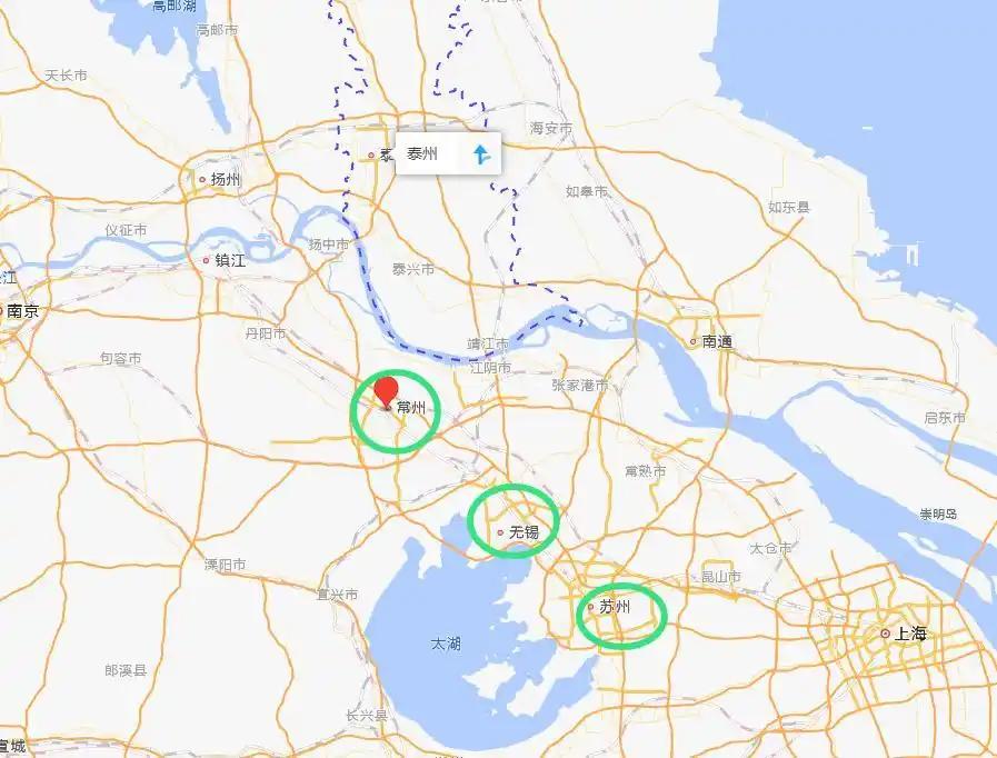 江苏目前高铁运营里程是2500多公里，总长度位列全国第4，高铁覆盖密度是全国第一