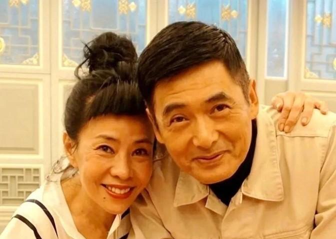 周润发其实曾有过一个女儿，他刷好婴儿房，买好婴儿床，心潮澎湃地等着这个前世的小情