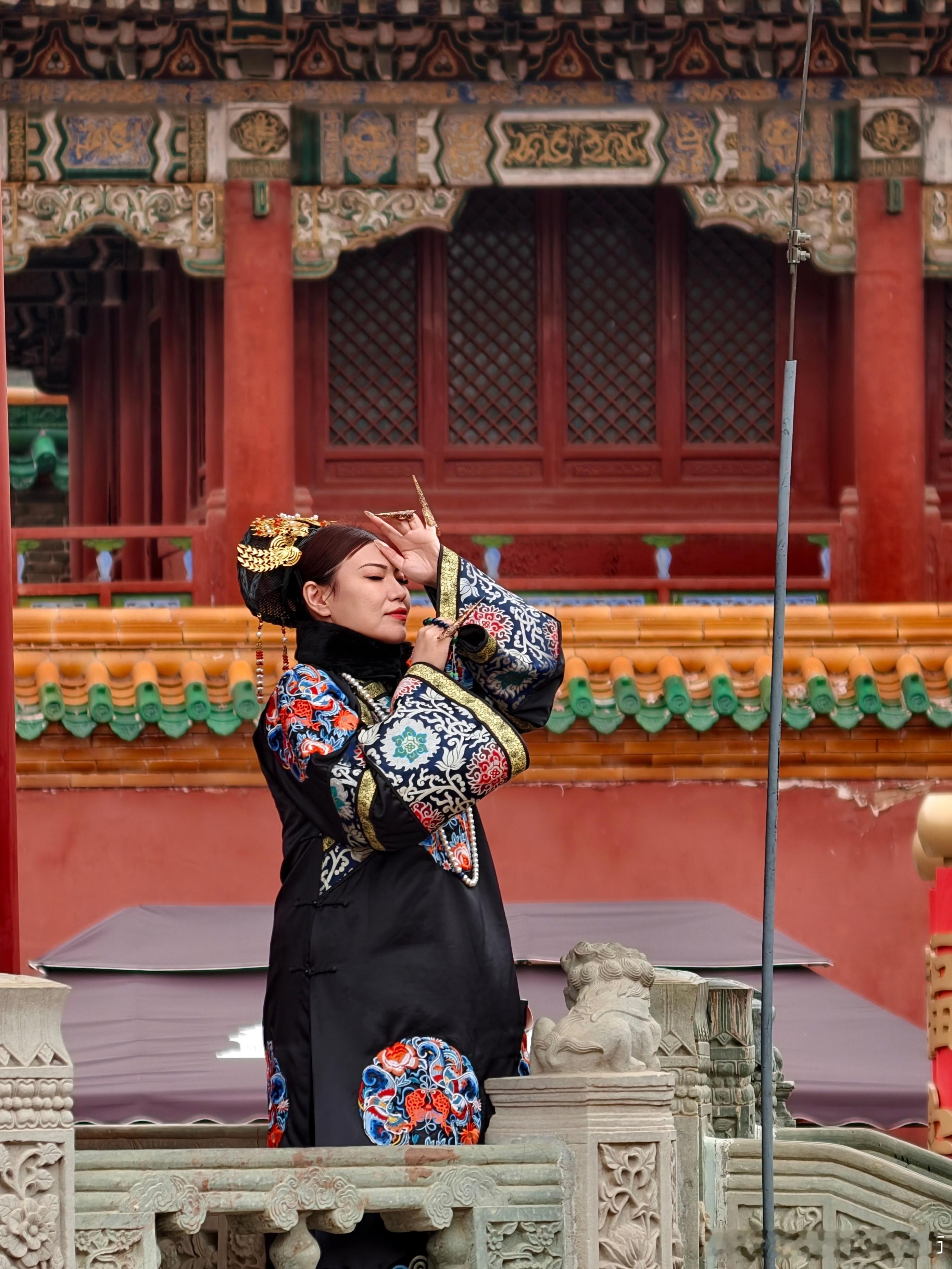 好家伙，一进沈阳故宫，我以为大清复辟了…满院子的太后，皇后，贵妃，福晋和格格们…
