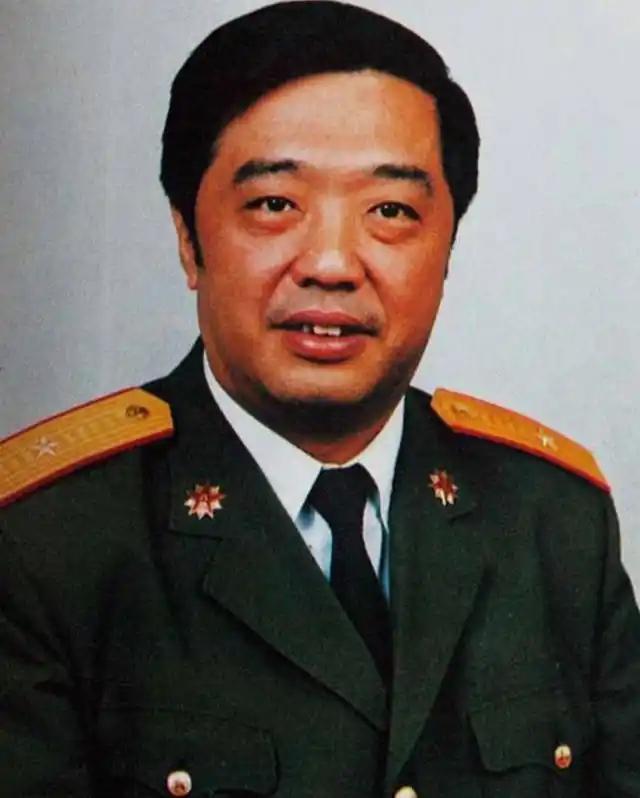 1963年贺龙独子没考上清华，找到父亲帮忙，谁知道贺龙居然大摇大摆开进了