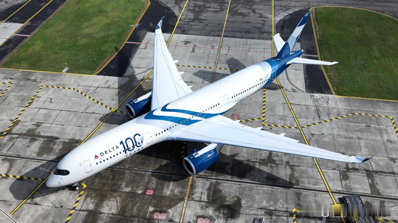 迫降是真的，冲突估计也是真的，只有“解释”格外体面。据外媒CNN消息，当地时