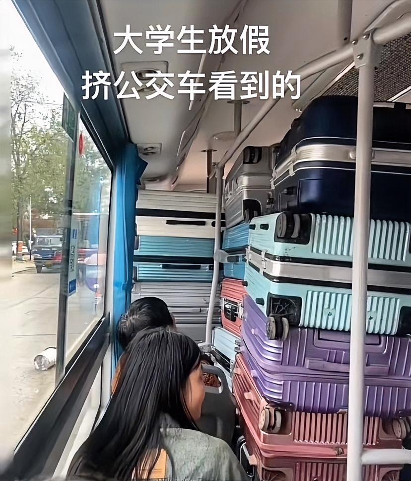 其实大妈已经坐过站了。