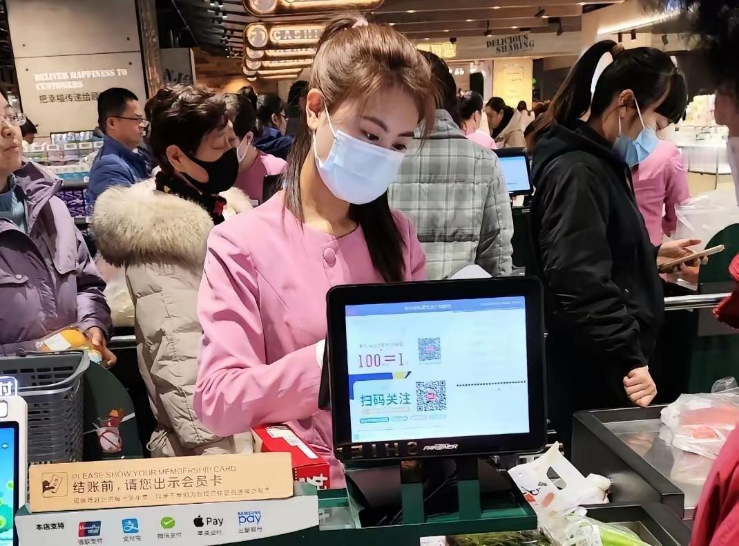 不是选美胜似选美，胖东来的收银员颜值高，这事儿早就不是秘密了胖东来的收银员颜