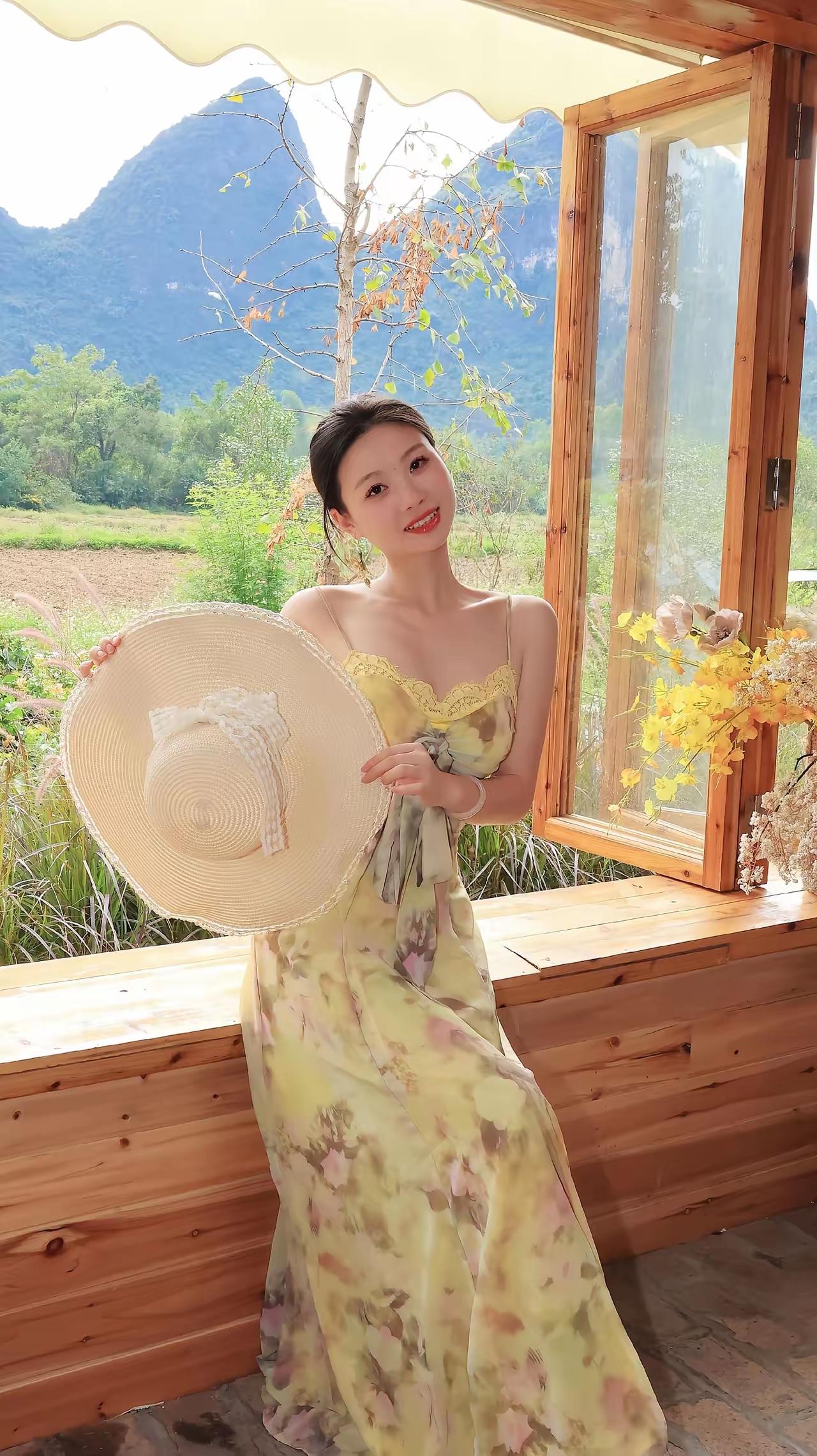 花影摇曳间，轻纱拂面来