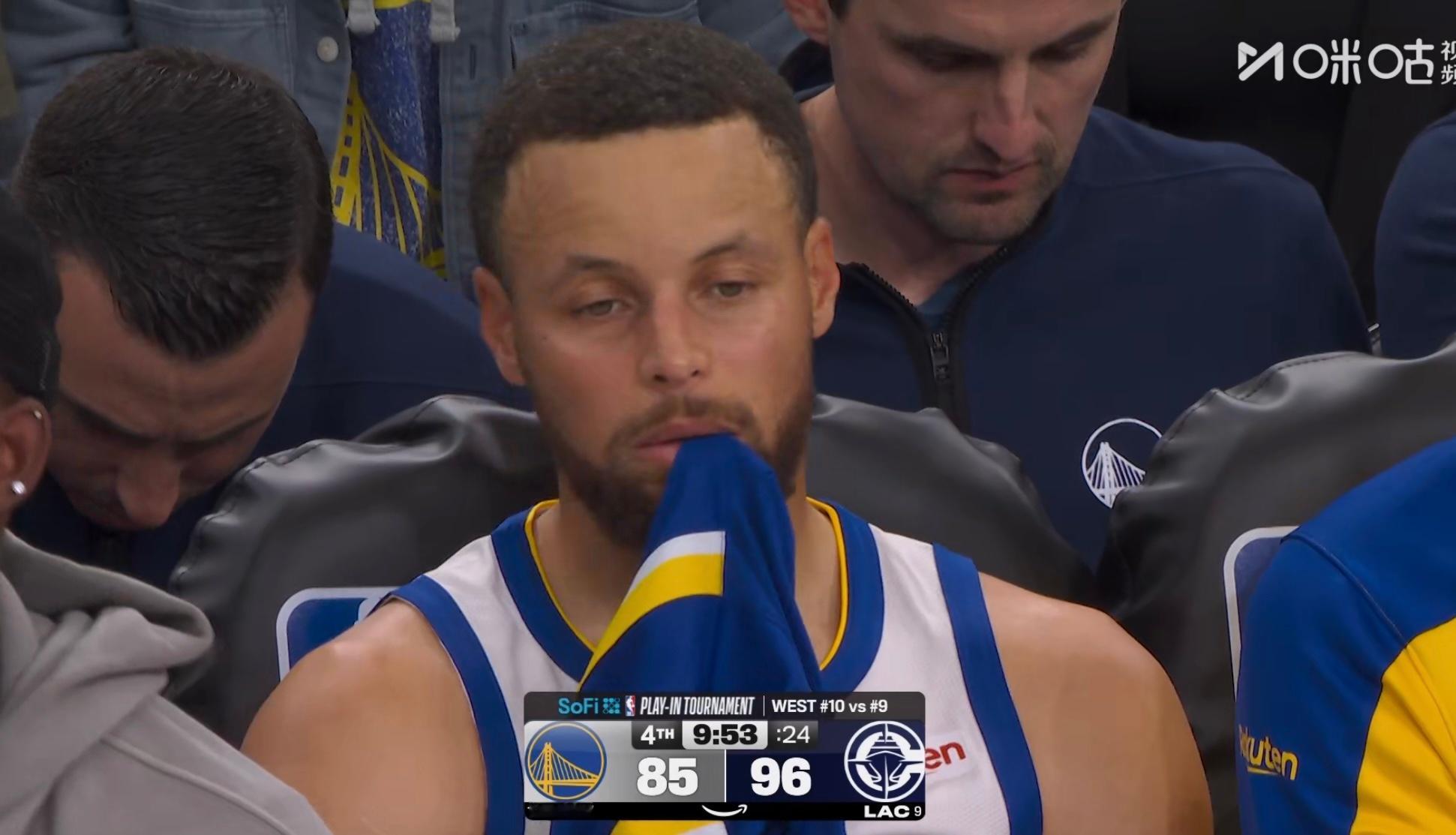 国外勇士球迷怒喷勇士角色球员：这些家伙真该感到羞耻……38岁的库里拖着一条伤腿，