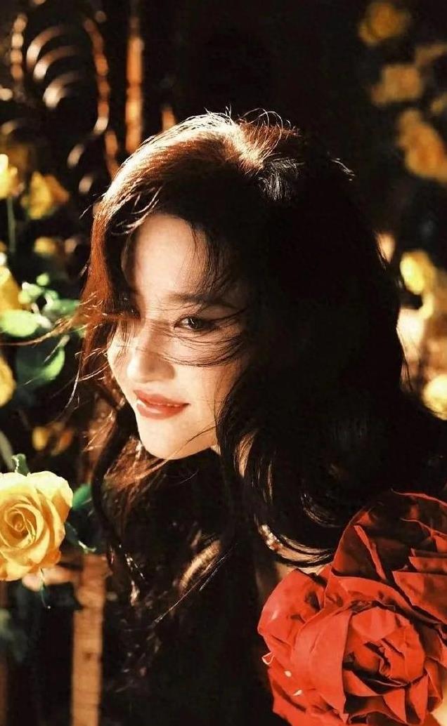 刘亦菲来尔滨冰封玫瑰，看美照那一刻，“北方有佳人”有了具象化