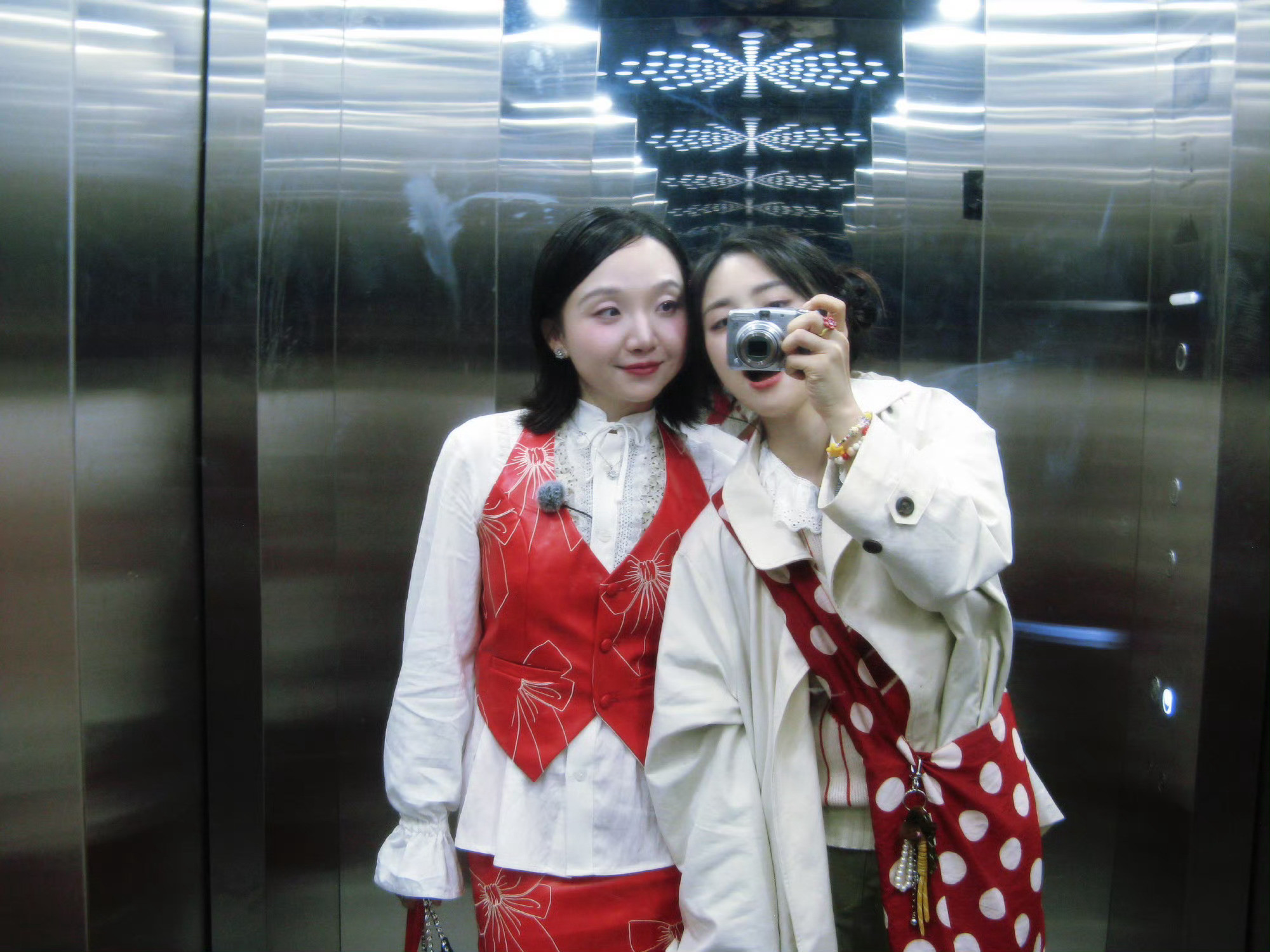 沈月李嘉琦重庆落地签沈月李嘉琦拍了重庆落地签可爱