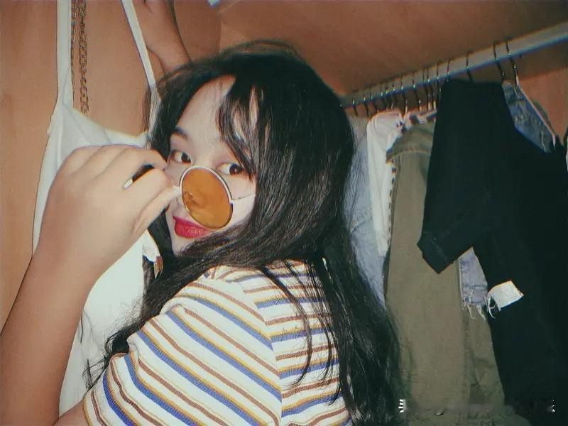 不同阶层的女生是很难同情的。有钱的江浙沪独生女和没钱的江浙沪独生女之间也很难共