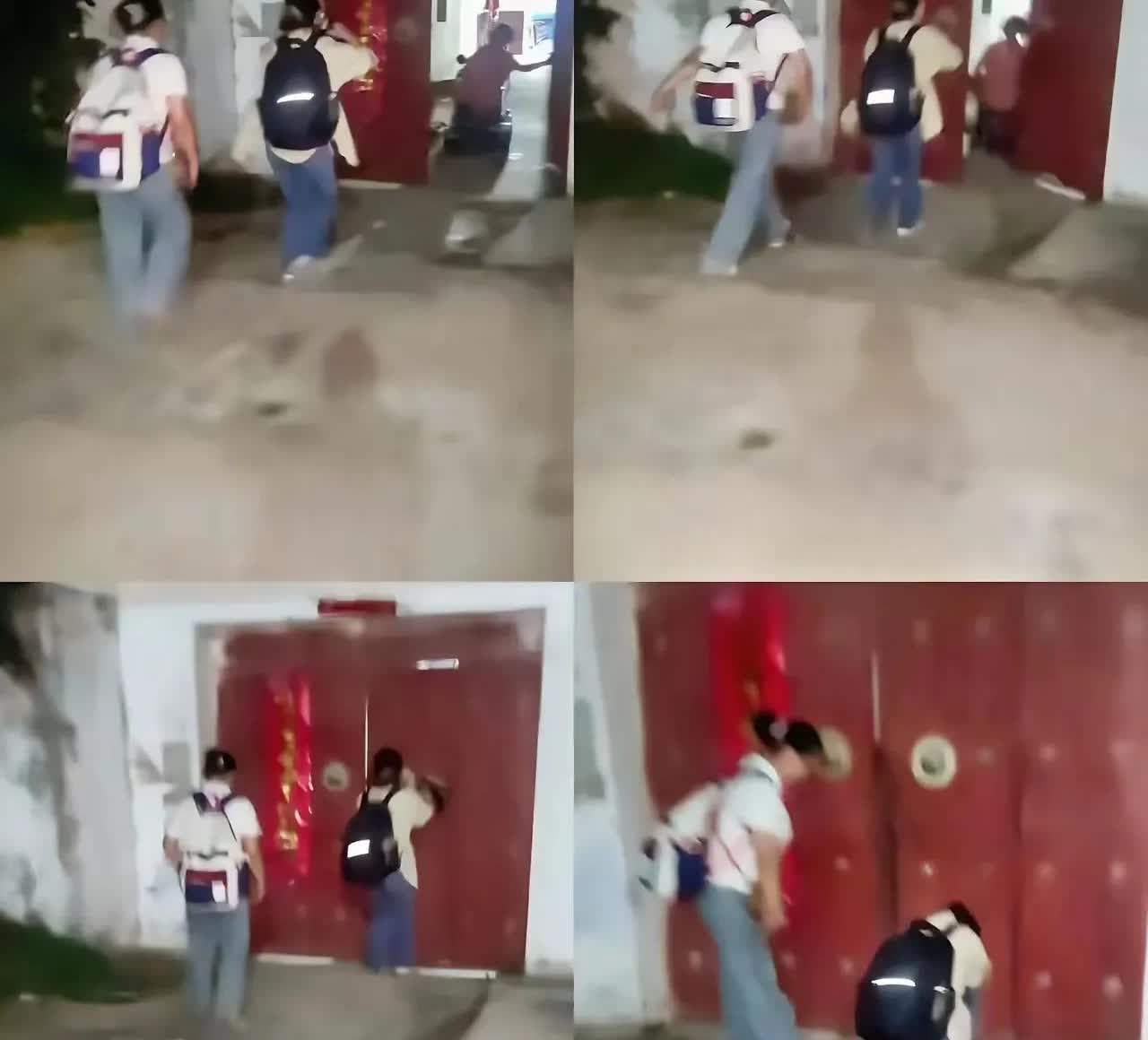 远嫁女儿想给母亲一惊喜，暑假两手空空带孩子回家，大晚上被母亲拒之门外。​她们