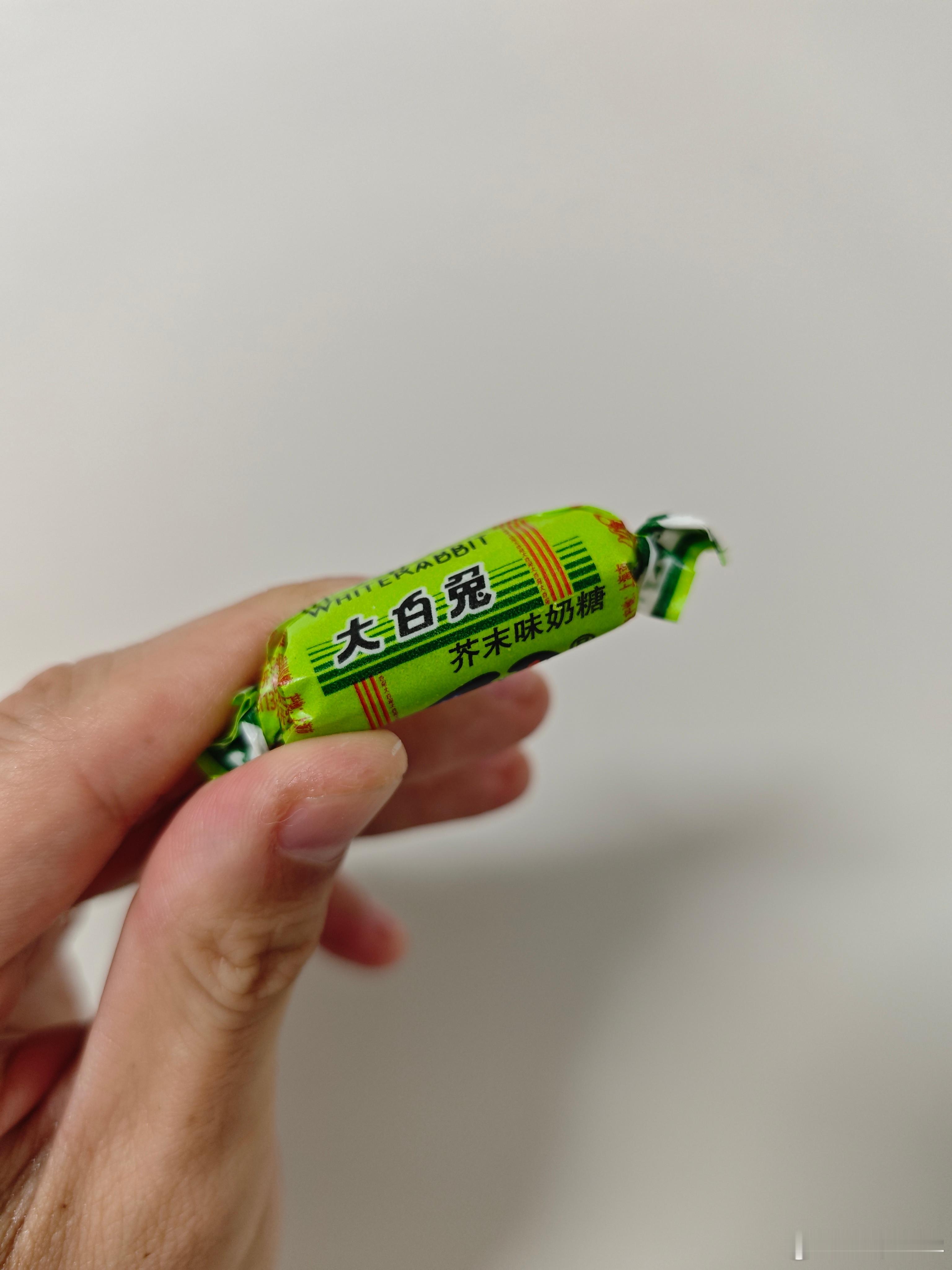 朋友寄给我芥末味大白兔，芥末味……我惊了。有生之年没有把芥末和大白兔联系起来过