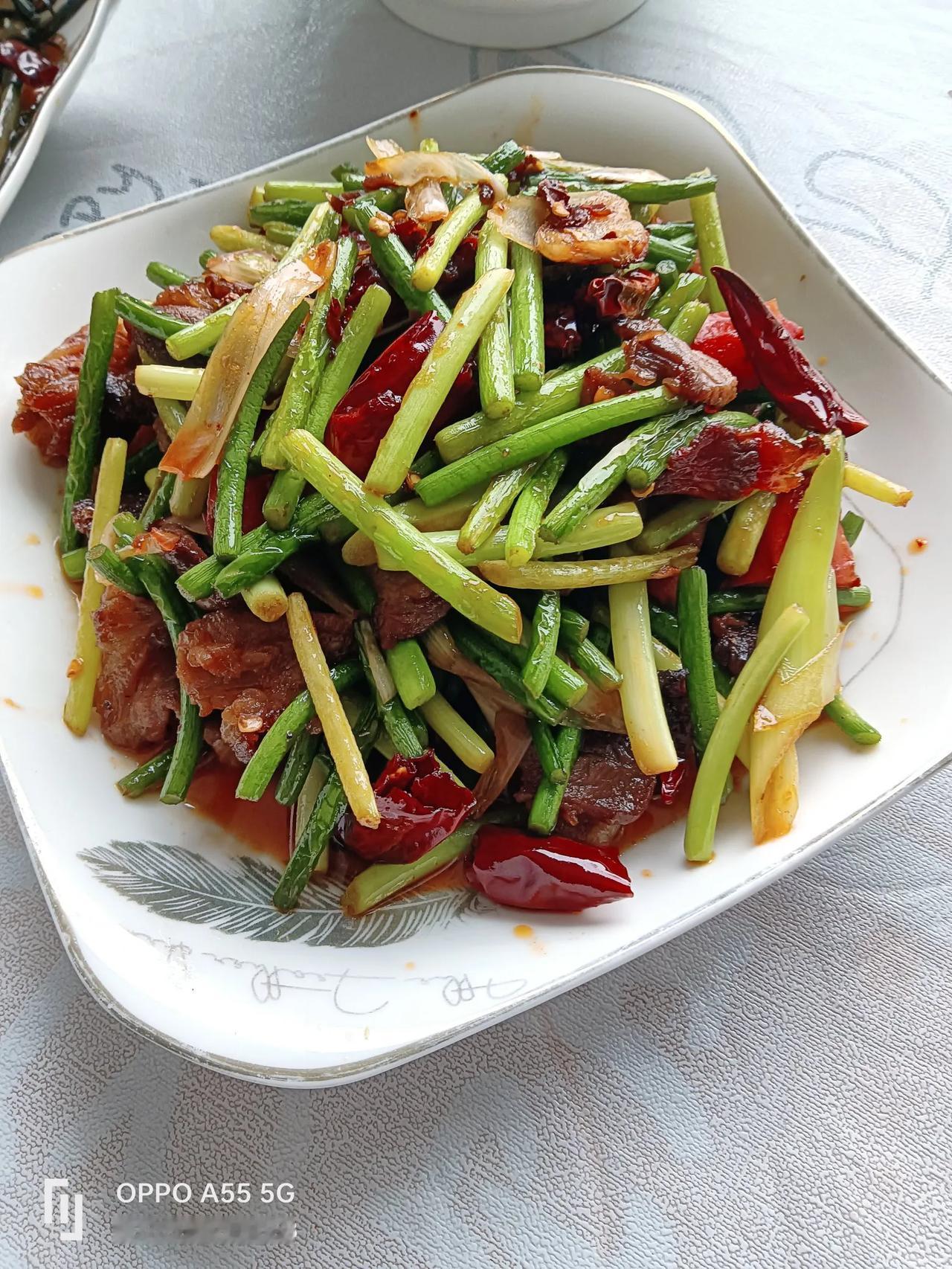 午饭！炒蒜苔，炒野生青岗尖，蕨菜酸