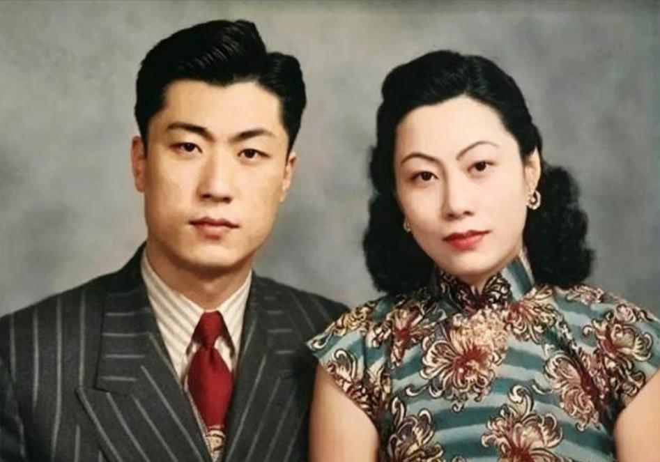 1992年，山西忻州县城一处大院门口，挂着一块售票处的牌子。一个六十多岁的老人走