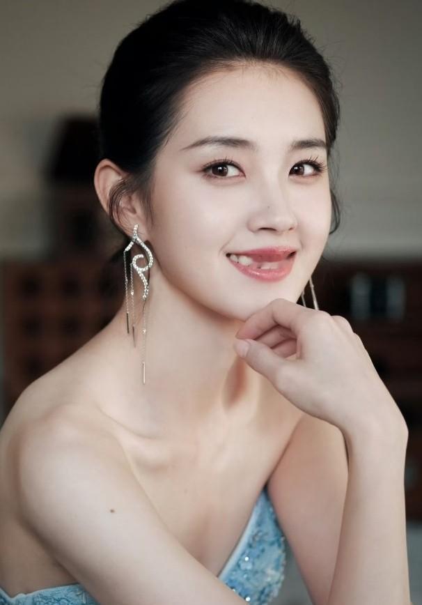 郭宇欣这姑娘，最近可真是在风口浪尖上。刘萧旭七年稳定恋情，柯淳直播互动自然，黄