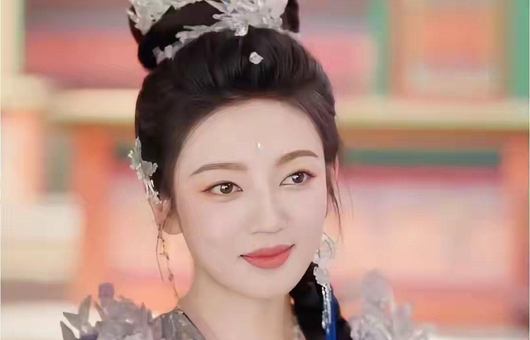 2023年，于正要拍《墨雨云间》，他找何瑞贤演婉宁公主，被拒绝了，何瑞贤就是白鹿