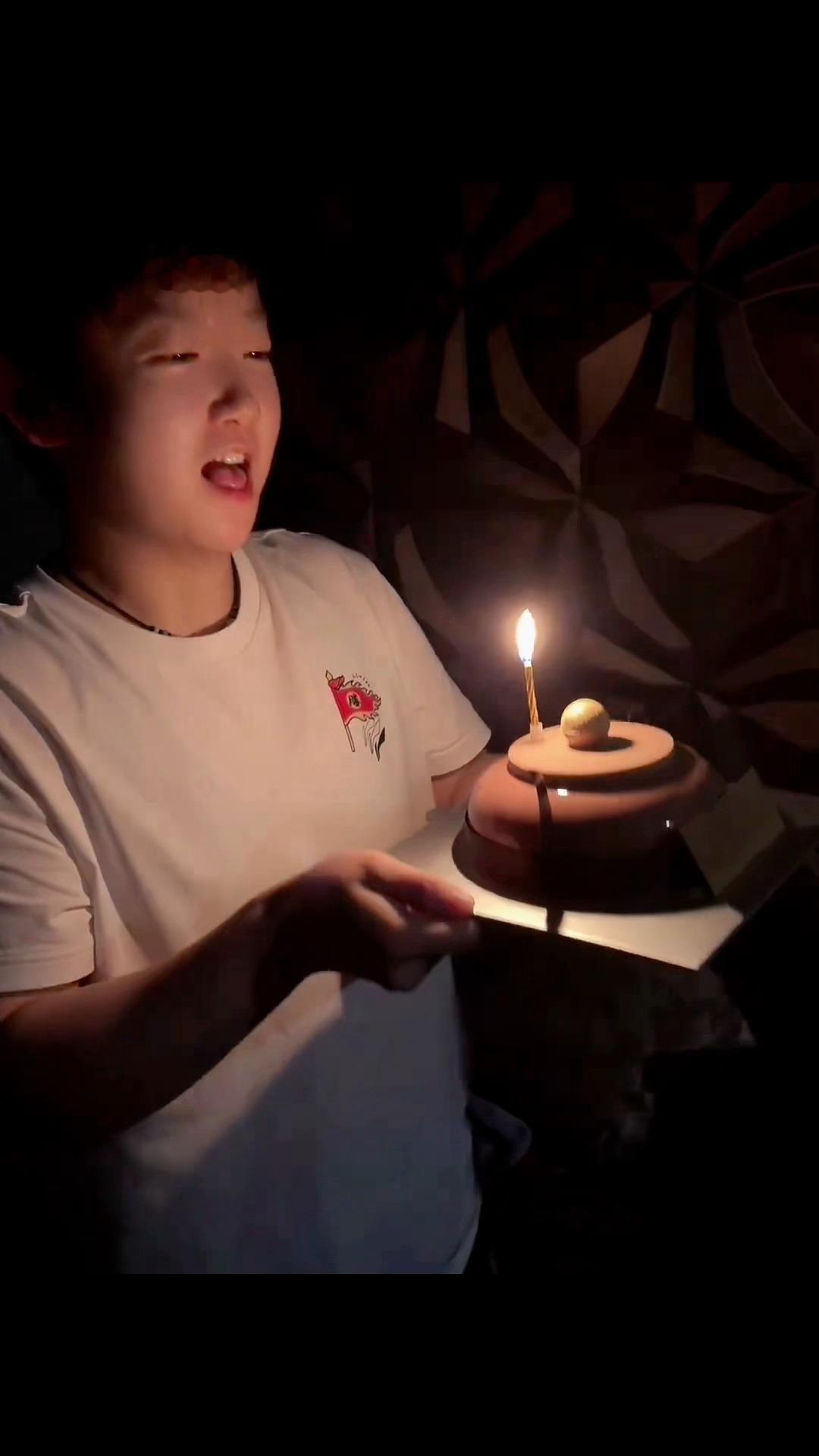 孙颖莎1104生日快乐祝你愿望都成真​​​