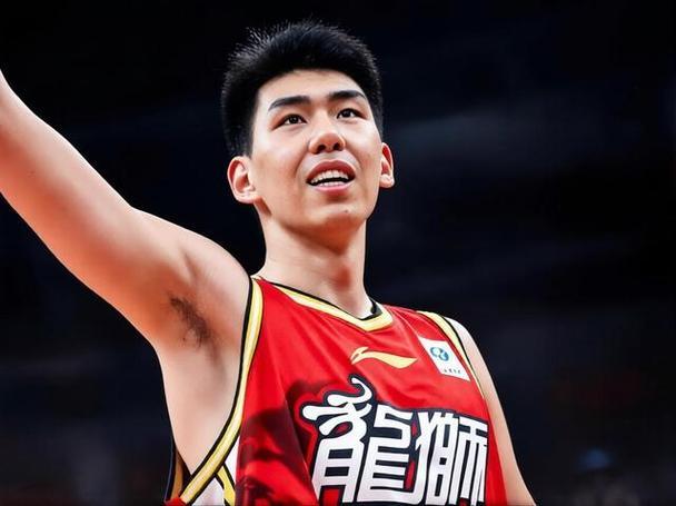 广东宏远解约徐昕大有深意广东宏远并非直接与徐昕解约，而是提前解除了他和广州龙