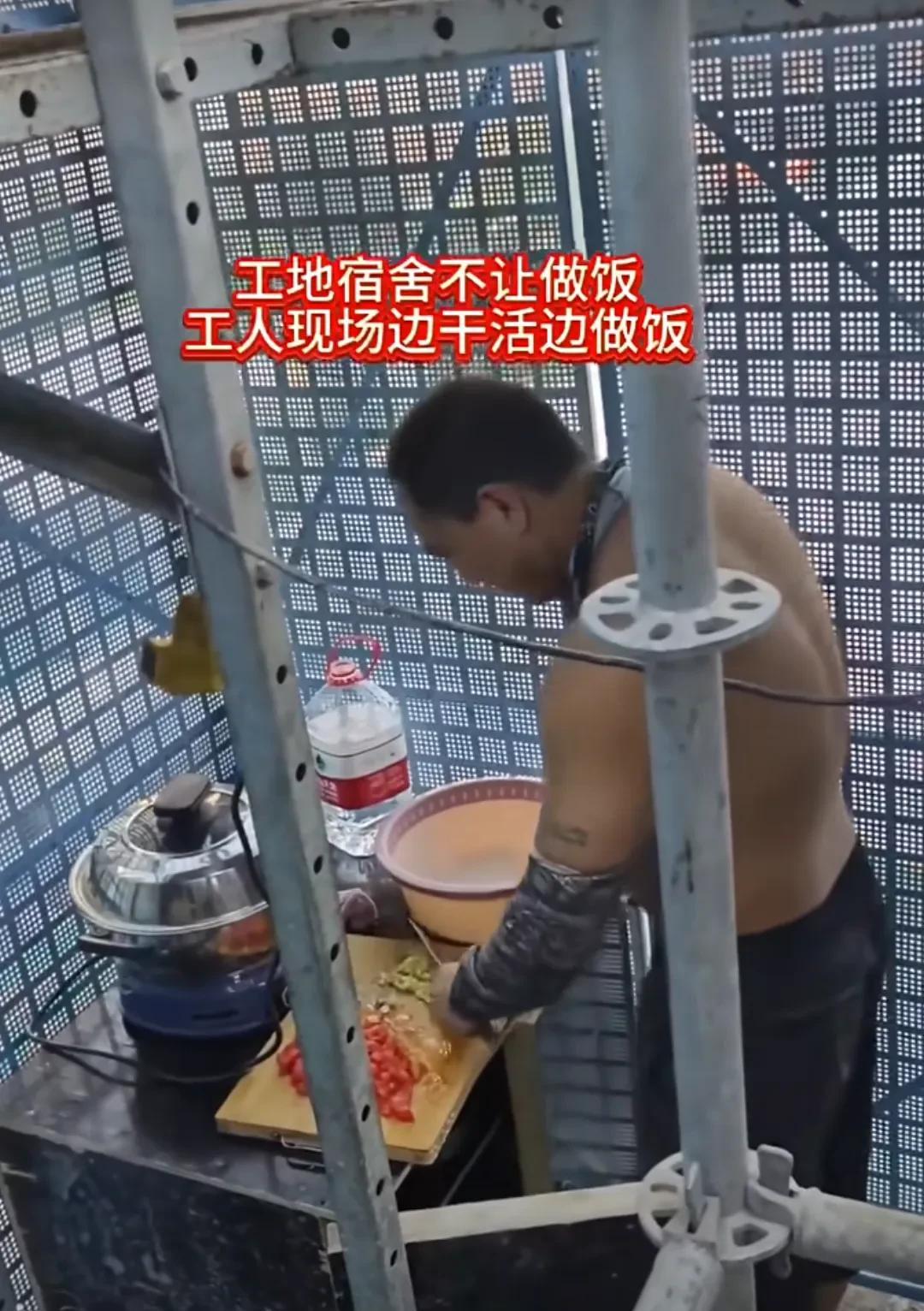 工地上动火作业时，要经过审批，并携带焊工证和身份证去有关部门开动火作业证，并有看
