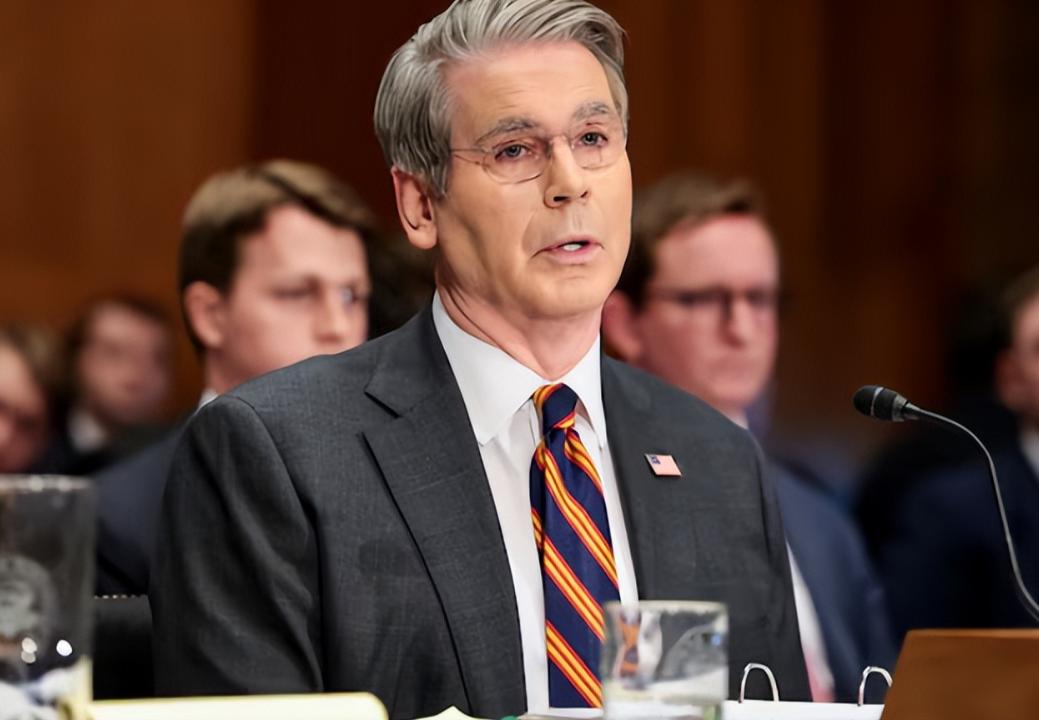 太阳打西边出来了！一向大嘴巴的特朗普这次竟然成了“闷葫芦”，悄悄派人摸进了北京城