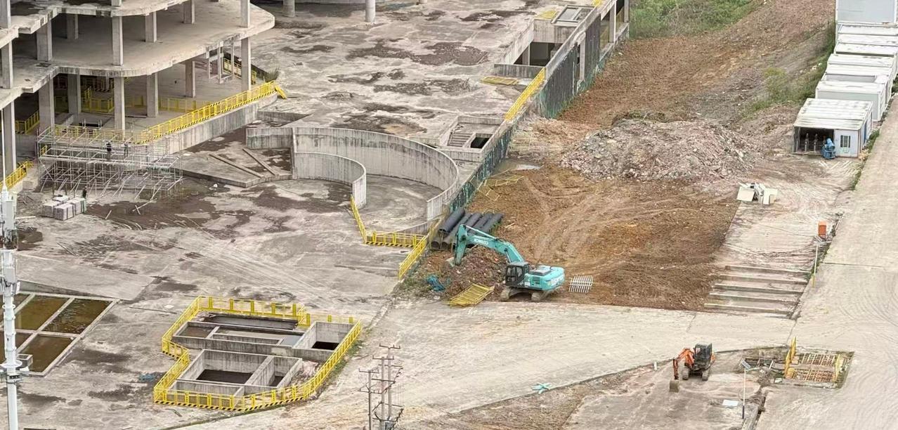 机器进场！合肥一烂尾商业开始复工！[鼓掌]市民实拍：合肥原宝能