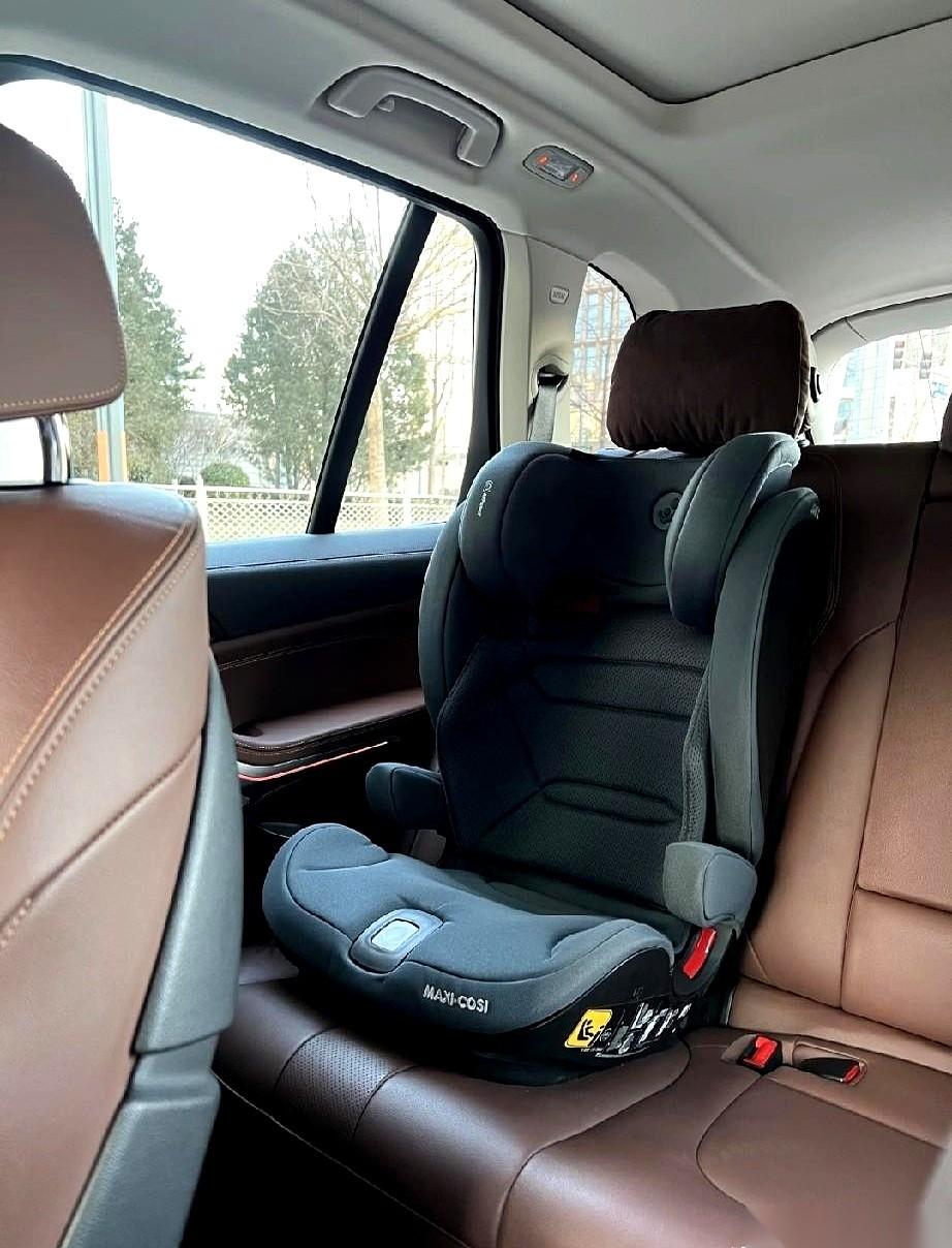 “私家车必须装安全座椅！”这消息像一巴掌，拍在了所有有娃的爸妈脸上。我老公当时