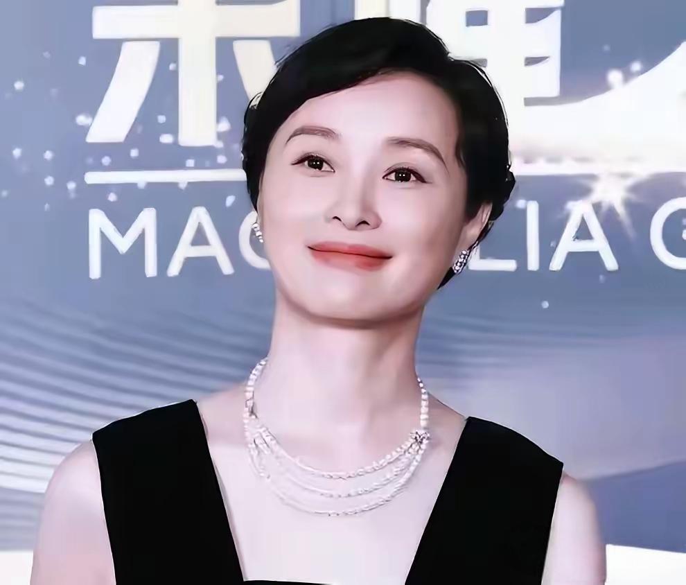 吴越说：“我这辈子就谈过一次恋爱，如今54了，单身，没孩子，定居上海。好多人替我